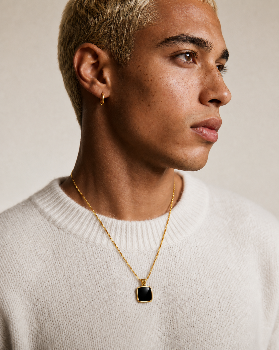 Cushion Onyx Pendant (Gold)