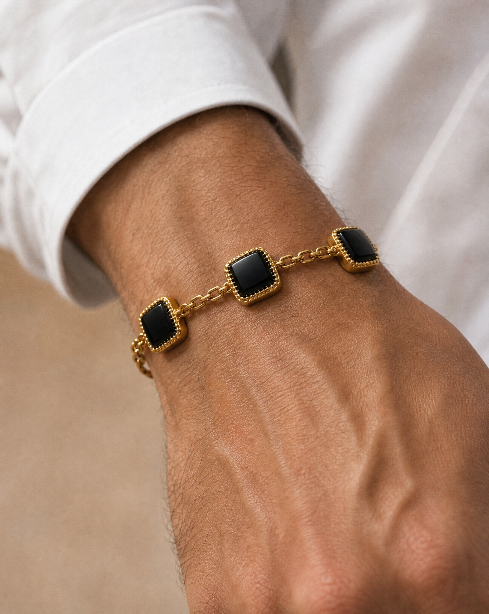 Onyx Stone Motif Bracelet (9k Gold)